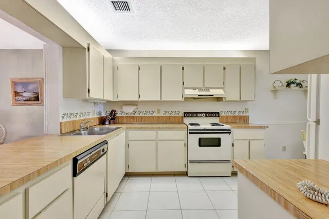 Unit 211 photo 11