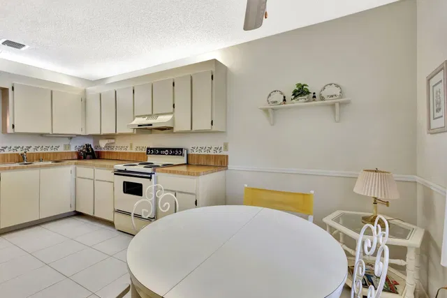 Unit 211 photo 15