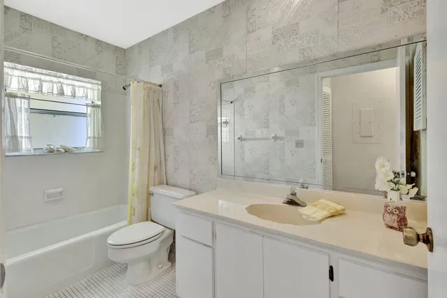 Unit 211 photo 27