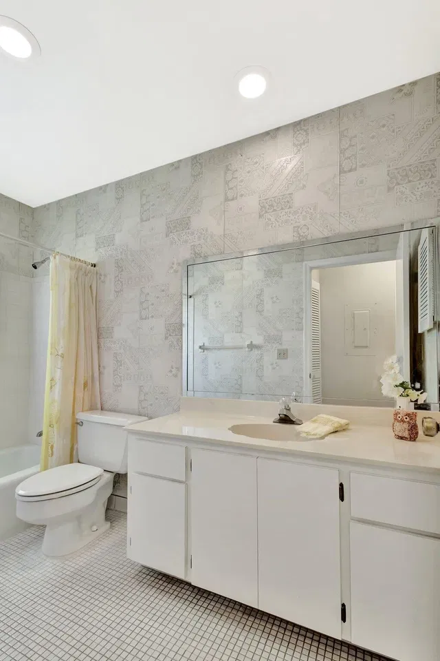 Unit 211 photo 28