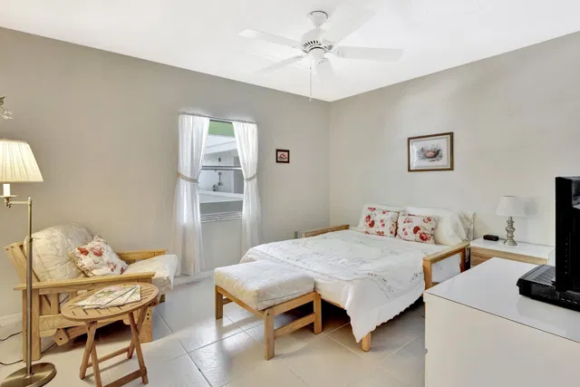 Unit 211 photo 29