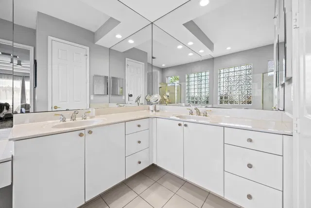 Woodfield Country Club Residence photo 36