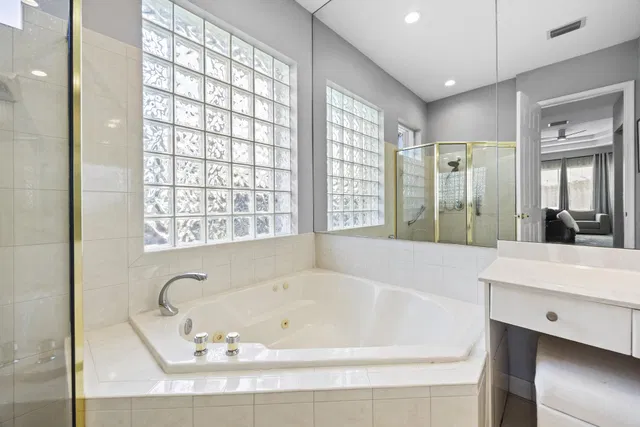 Woodfield Country Club Residence photo 38