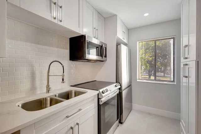 Unit 208 photo 7