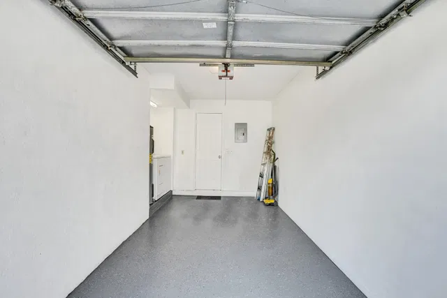 Unit Unit 101 photo 12