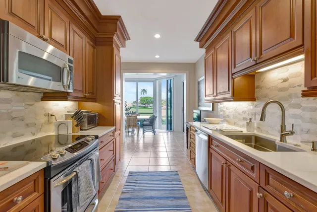 Admirals Cove Residence photo 11