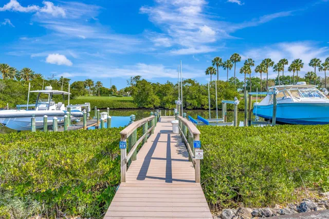 Admirals Cove Residence photo 23