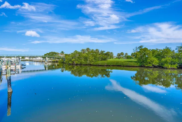 Admirals Cove Residence photo 25