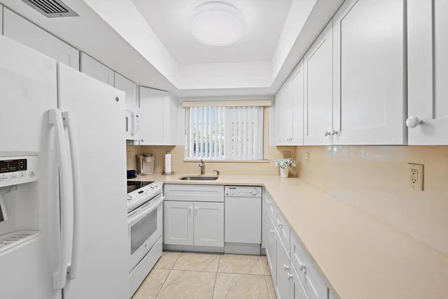  Unit 105 photo 6