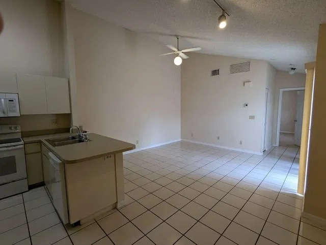 Residence photo 12