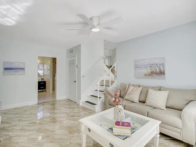 Singer Island Residence photo 9