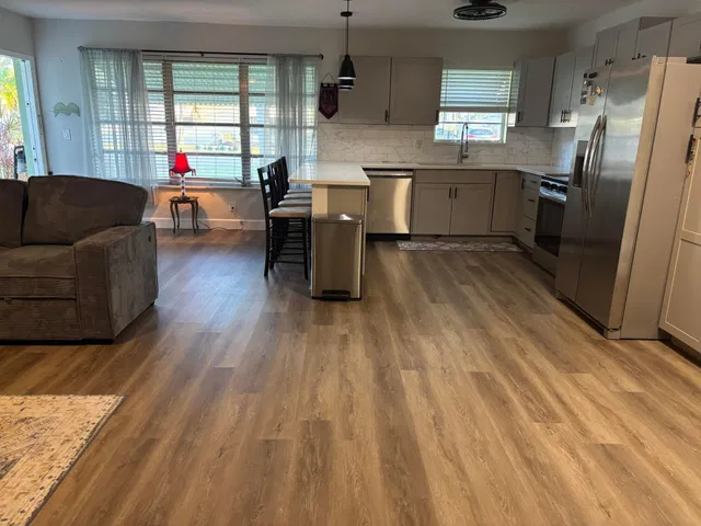 Unit C photo 3