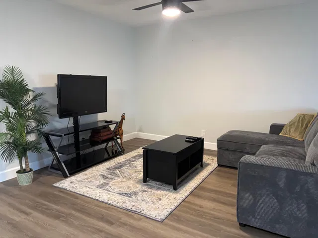 Unit C photo 12