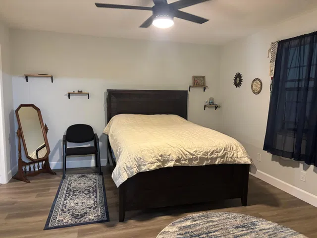 Unit C photo 16