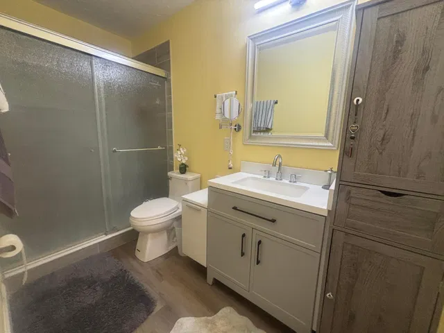 Unit C photo 20