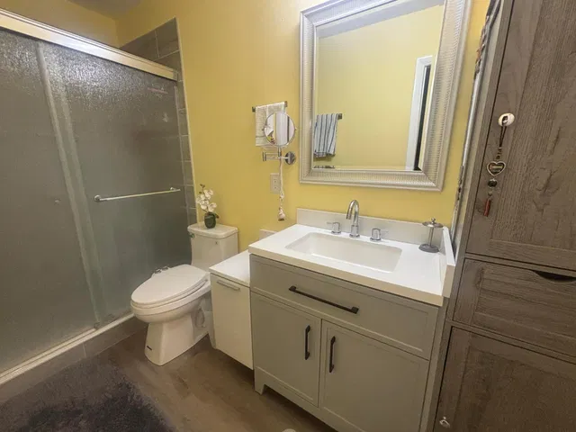 Unit C photo 21
