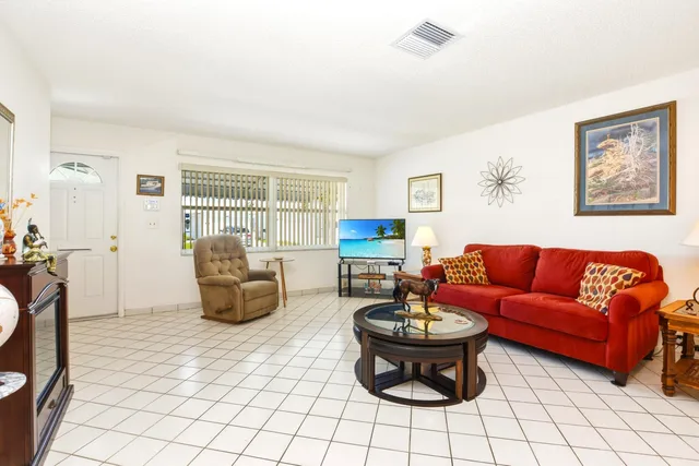 Residence photo 3