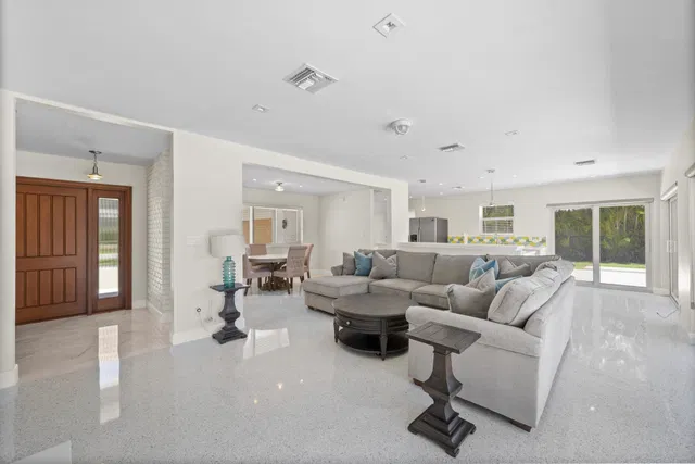 Residence photo 5