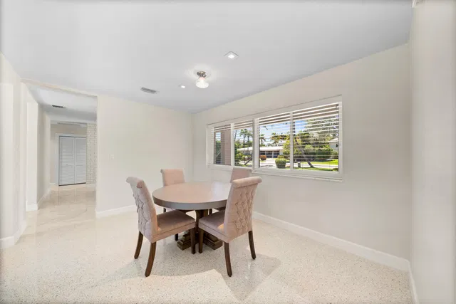 Residence photo 15