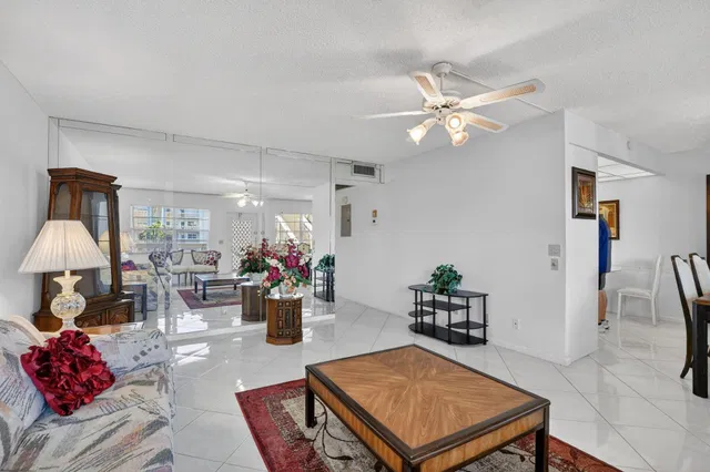 Residence photo 2