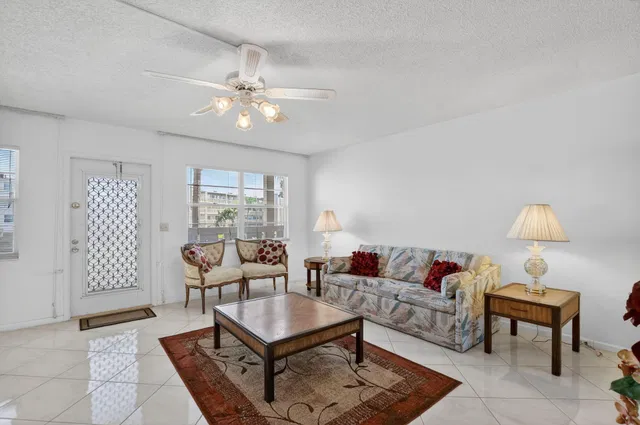 Residence photo 4