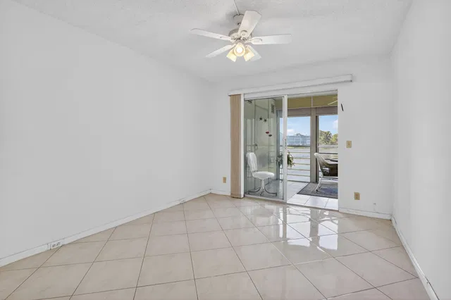 Residence photo 16
