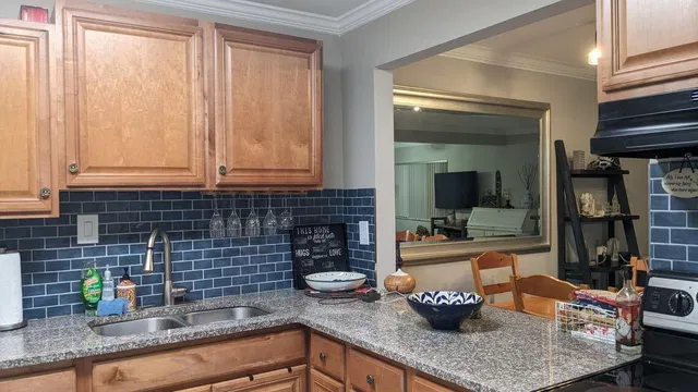 Unit 112 photo 11