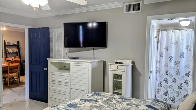 Unit 112 photo 15