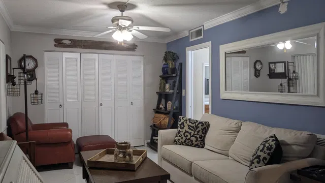 Unit 112 photo 18