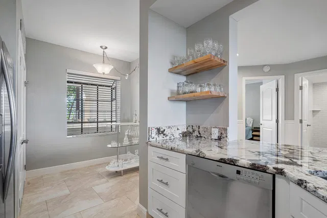 Unit 204 photo 6