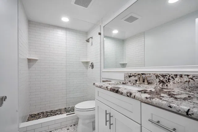 Unit 204 photo 13