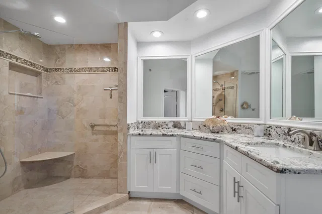 Unit 204 photo 18