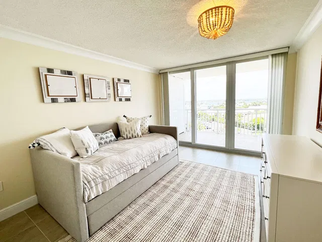 Barclay Condo Unit 914 photo 9