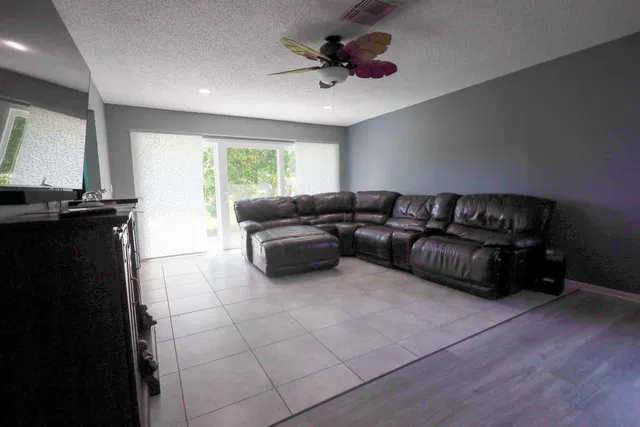 Residence photo 8