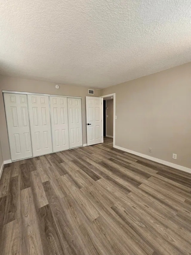 Unit 305 photo 14