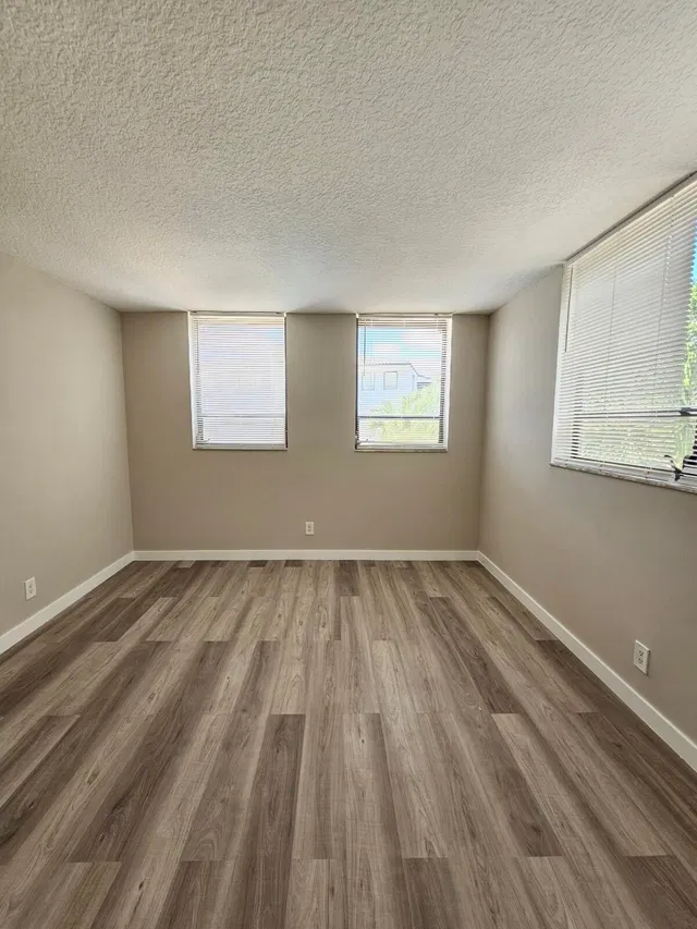 Unit 305 photo 15