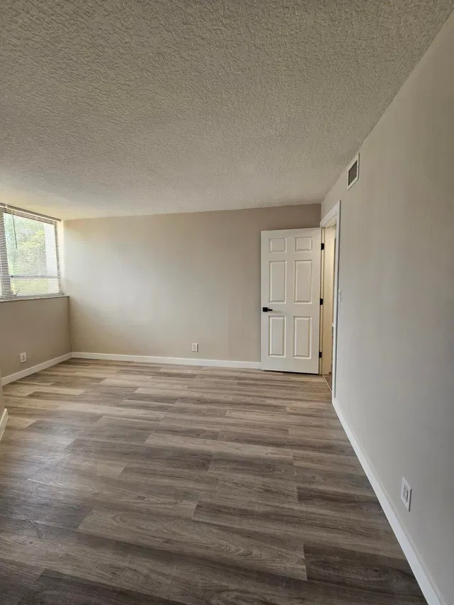Unit 305 photo 18