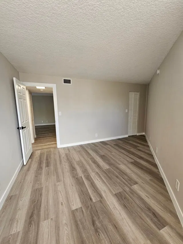 Unit 305 photo 19