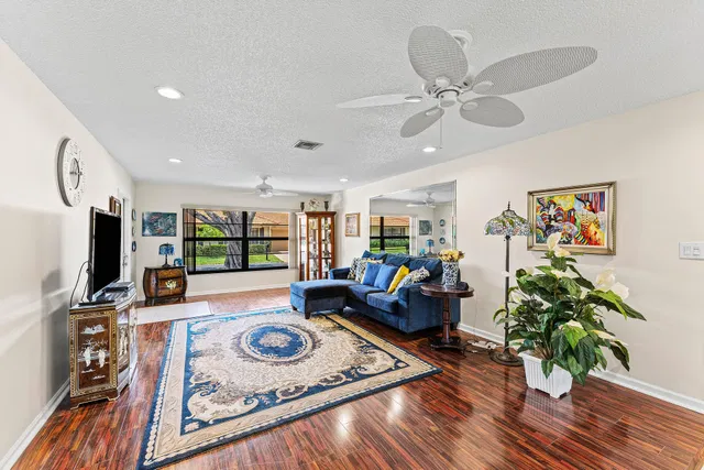 Residence photo 4