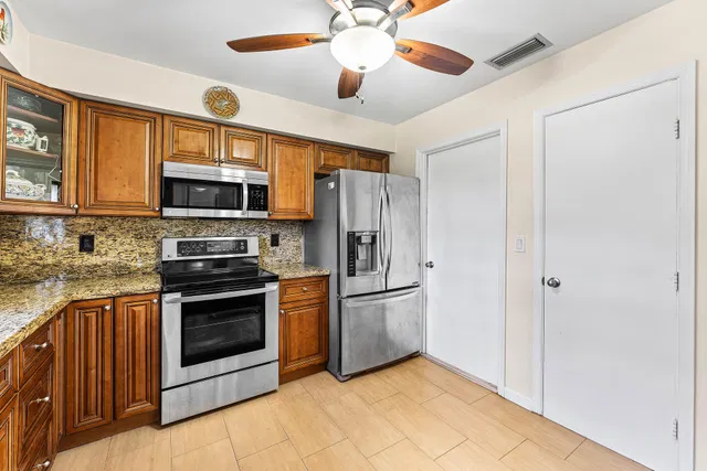 Residence photo 12