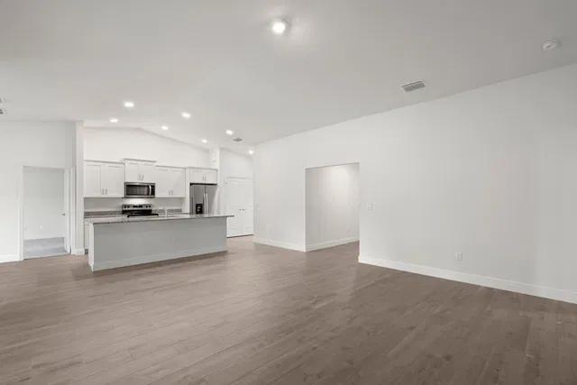 Residence photo 3