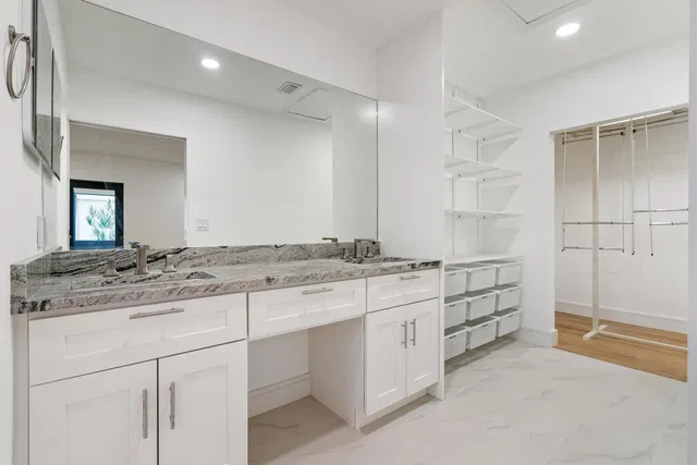 Residence photo 25