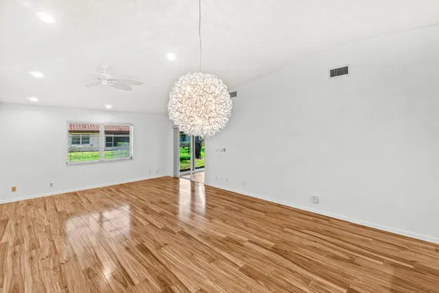 Residence photo 5