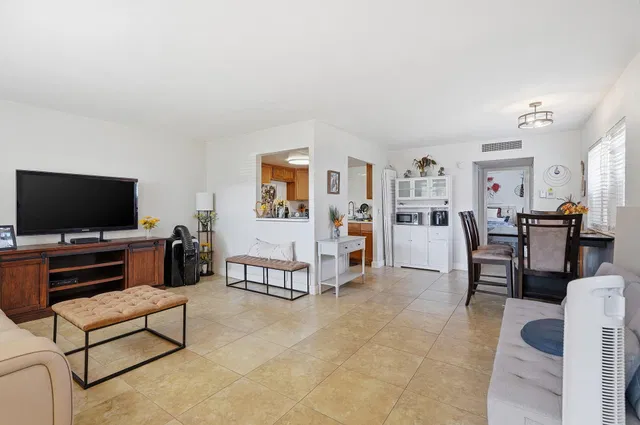  Residence photo 7
