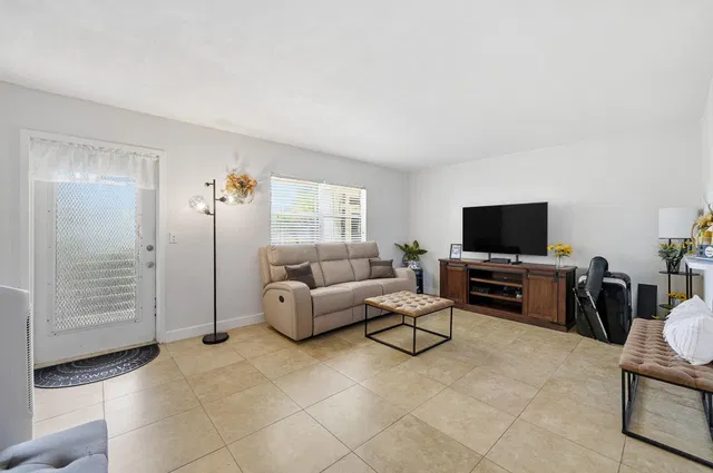  Residence photo 8