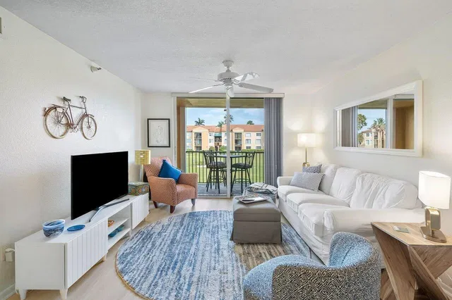 Unit 206 photo 3