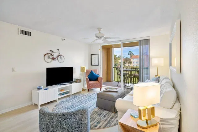 Unit 206 photo 5