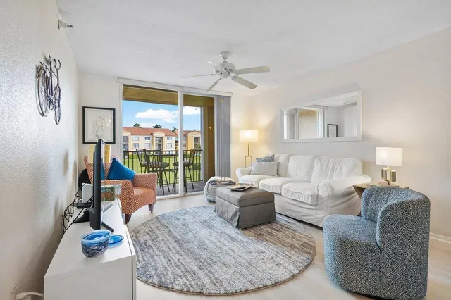 Unit 206 photo 6