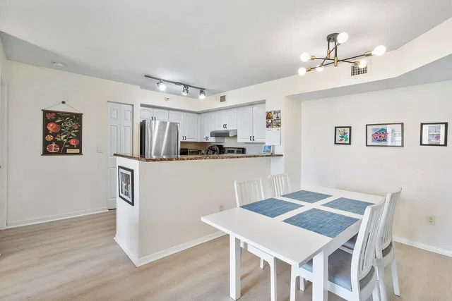 Unit 206 photo 11