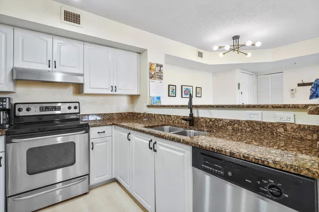 Unit 206 photo 14